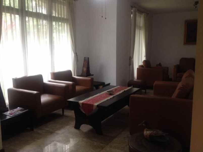 rumah keren di tangerang selatan