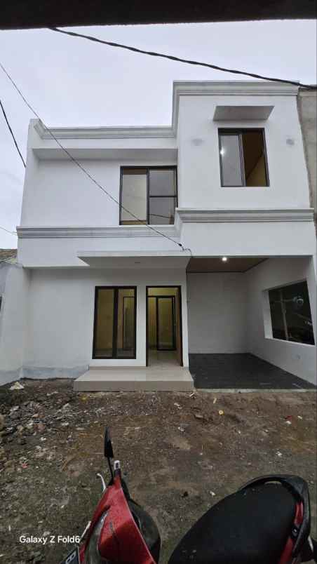 rumah klasik amerika 700 jutaan di jakarta timur