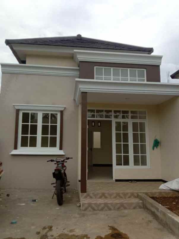 rumah konsep villa modern lokasi malang kota