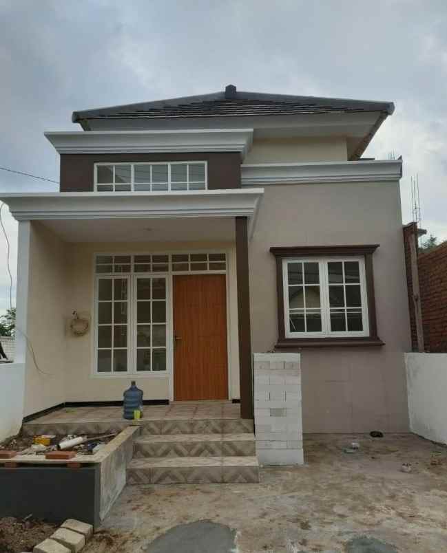 rumah konsep villa modern lokasi malang kota