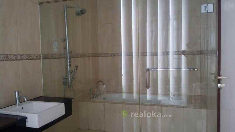 rumah kota baru parahyangan