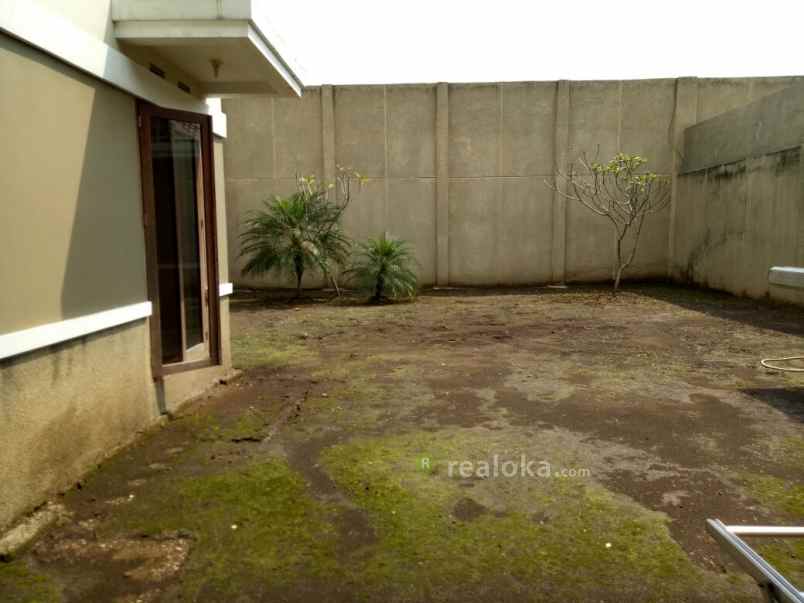 rumah kota baru parahyangan