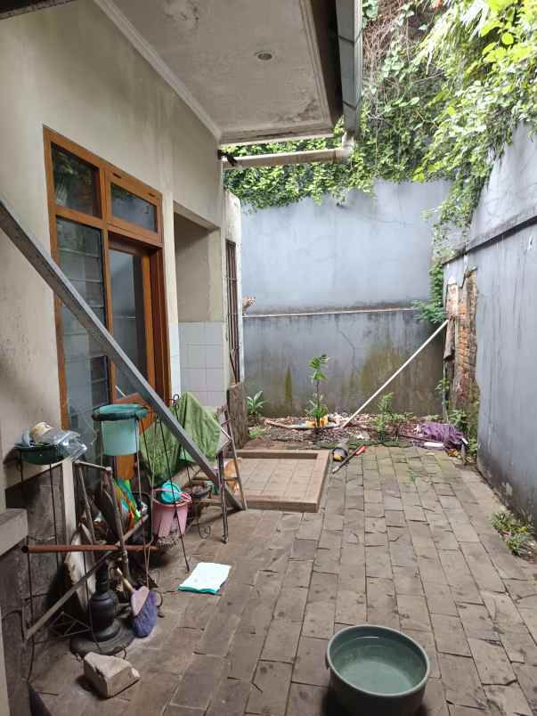 rumah lama di lokasi pristige kebayoran baru