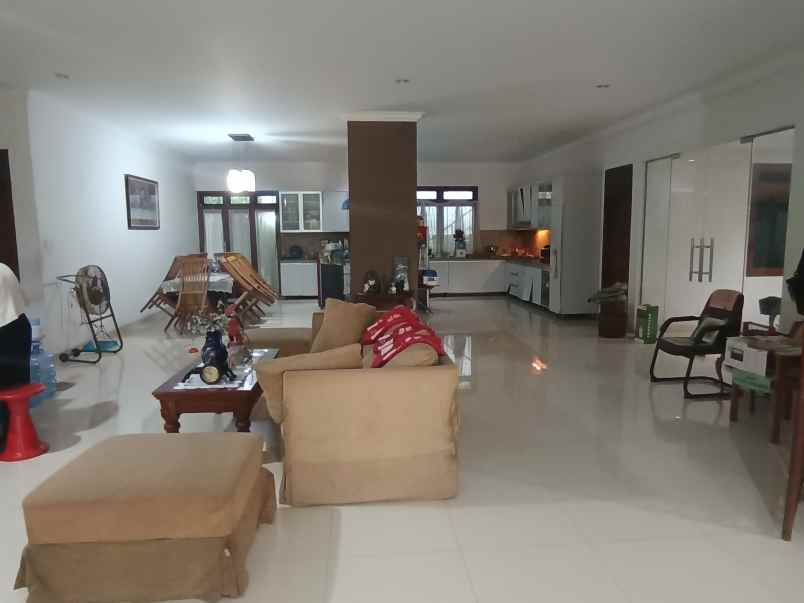 rumah lama di lokasi pristige kebayoran baru