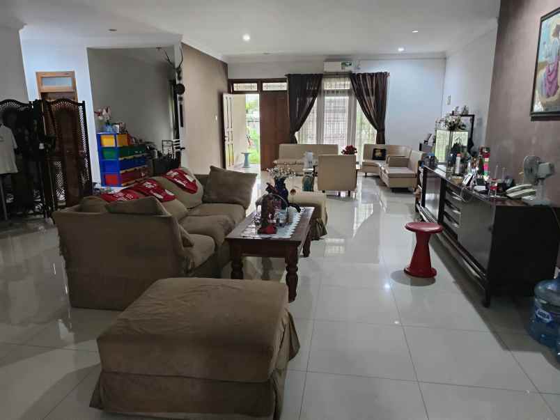 rumah lama di lokasi pristige kebayoran baru