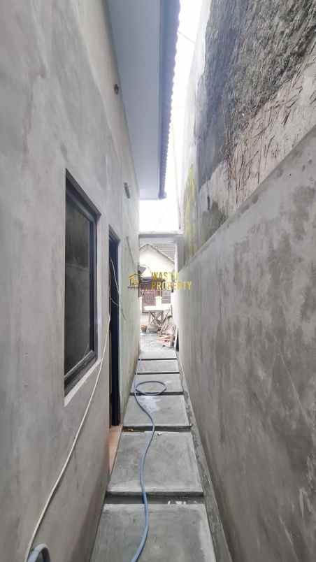 rumah limasan modern dalam cluster di kalasan