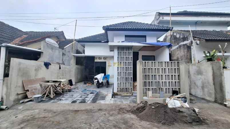 rumah limasan modern dalam cluster di kalasan