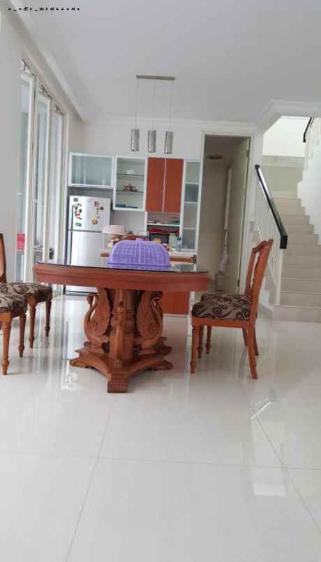 rumah long beach pakuwon city strategis minimalis