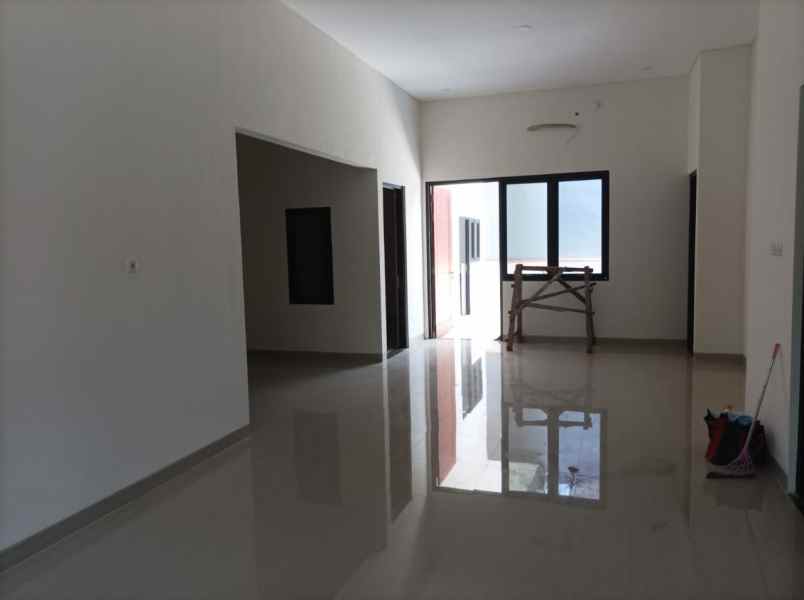rumah manyar tirtomoyo baru gress
