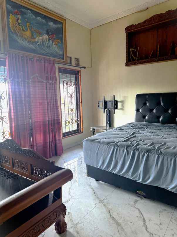 rumah mewah 2 5 lantai di bambu apus jakarta timur
