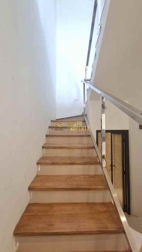 rumah mewah 2 lantai siap huni di purwomartani sleman