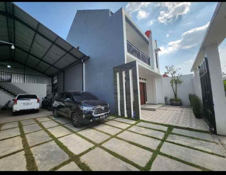 rumah mewah di utara mojosongo solo