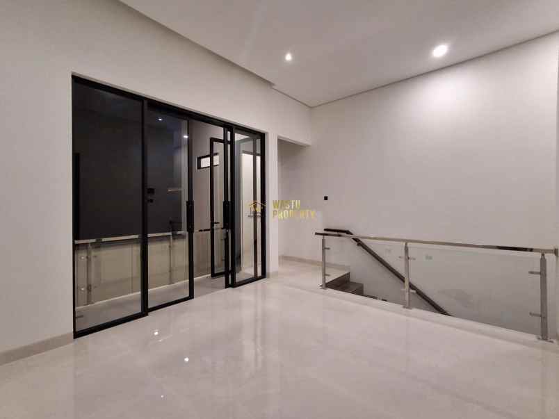 rumah mewah siap huni dekat monjali lokasi strategis