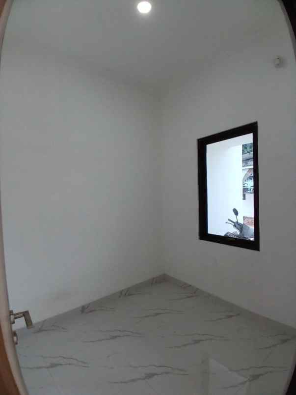 rumah minimalis 2 lantai siap huni di pengasinan depok