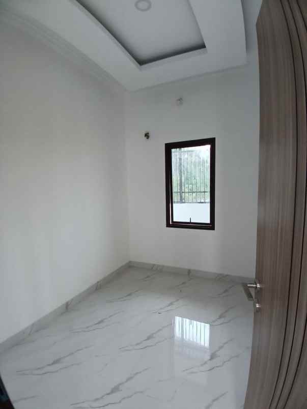 rumah minimalis 2 lantai siap huni di pengasinan depok