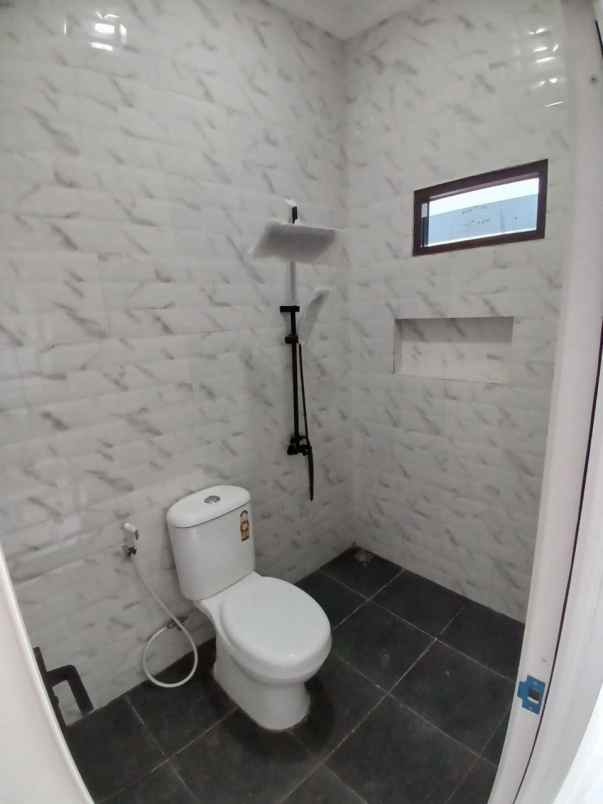 rumah minimalis 2 lantai siap huni di pengasinan depok