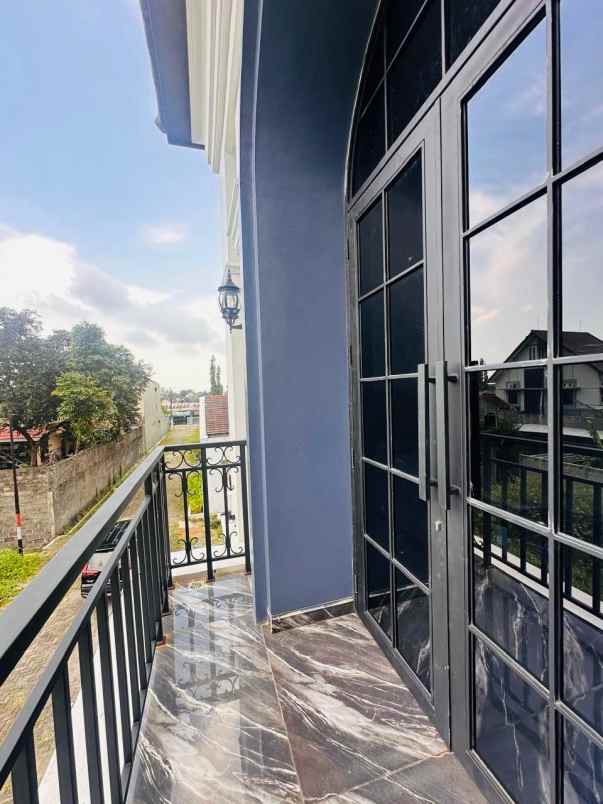 rumah modern 2 lantai di godean
