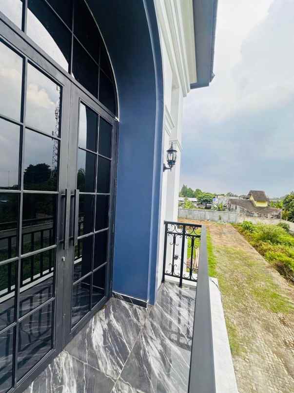 rumah modern 2 lantai di godean