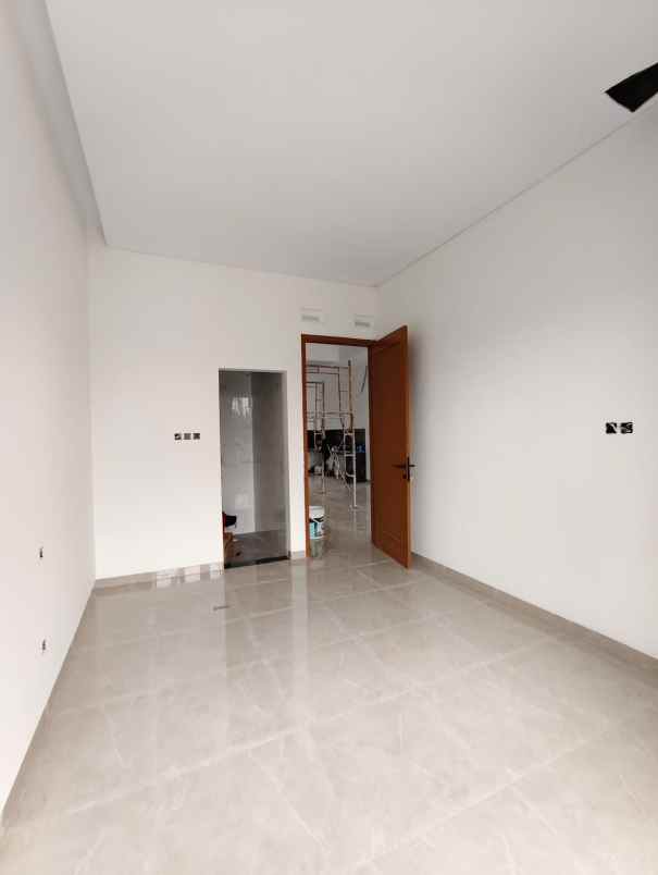 rumah modern dekat pasar gentan di jl kaliurang km 10