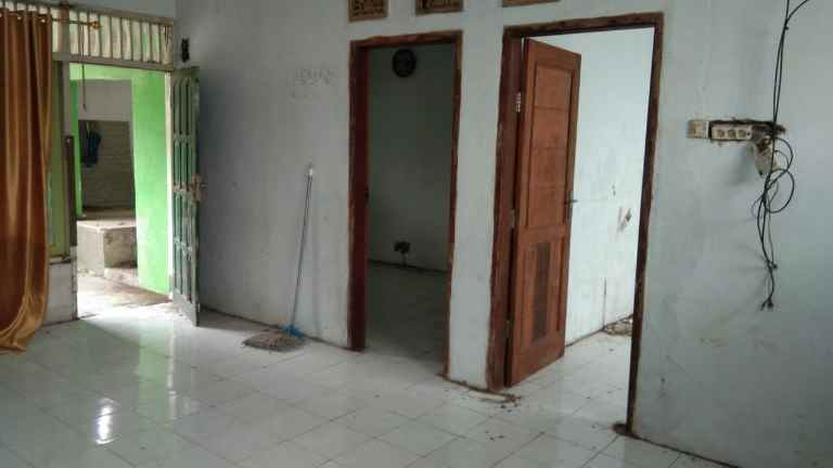 rumah murah 2 lantai zona komersil