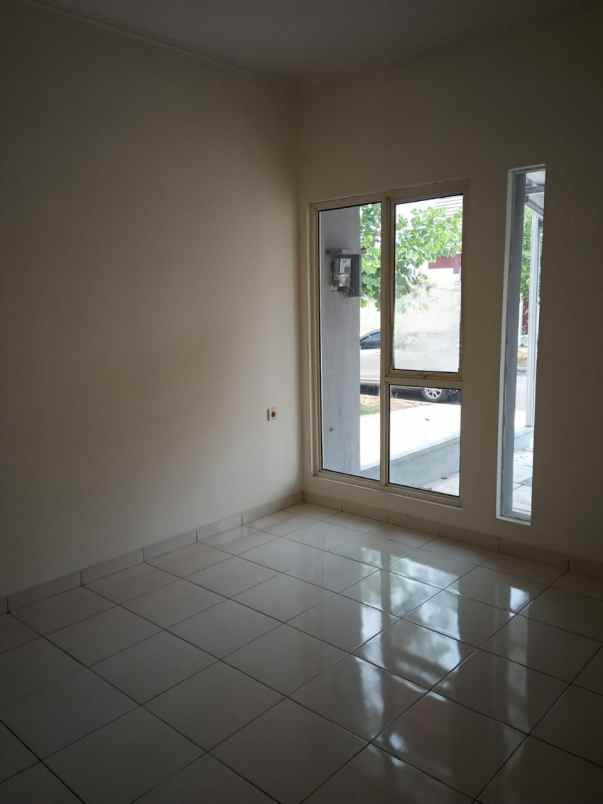 rumah murah di cluster fedora suvarna sutera tangerang