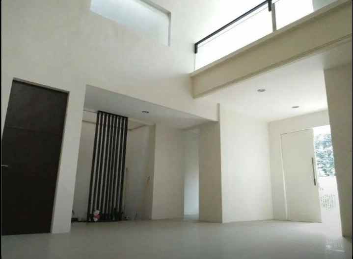 rumah nginden intan barat