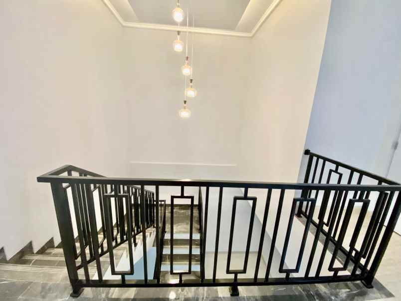 rumah nyaman 2 lantai dijual di kreo tangerang