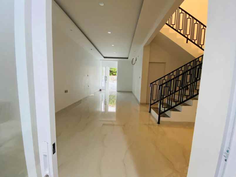 rumah nyaman 2 lantai dijual di kreo tangerang