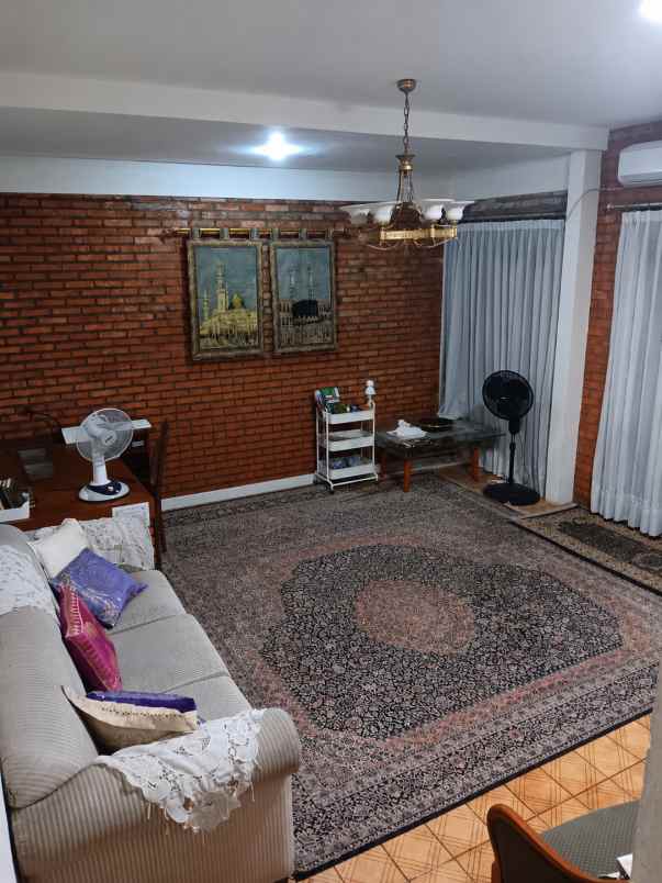 rumah nyaman siap huni di cinere