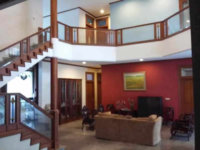rumah pinguin mewah siap huni