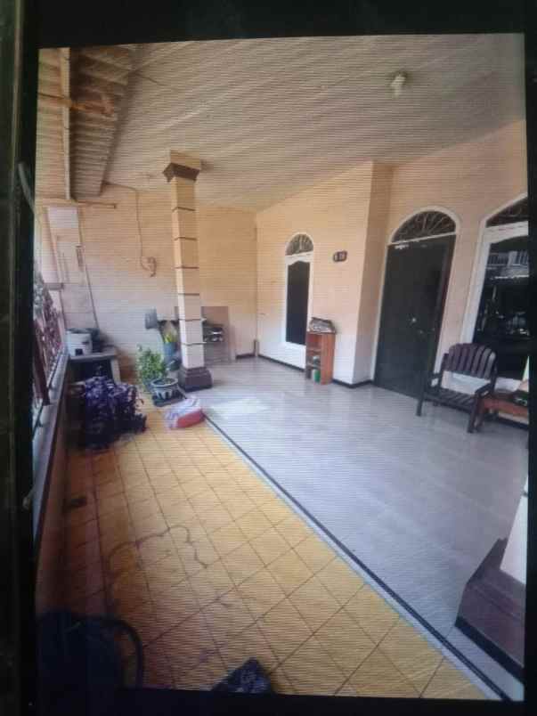 rumah rungkut permai row 2 5 mobil
