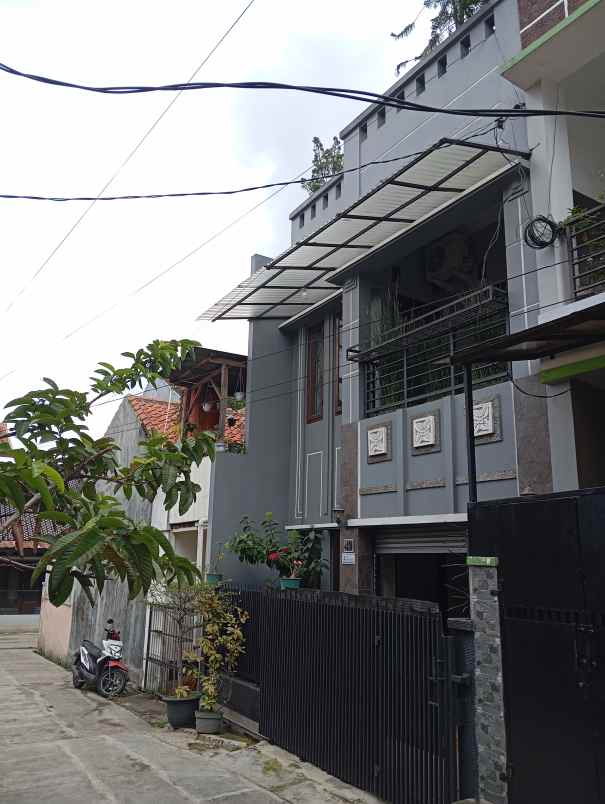 rumah sariwangi dekat kampus polban upi