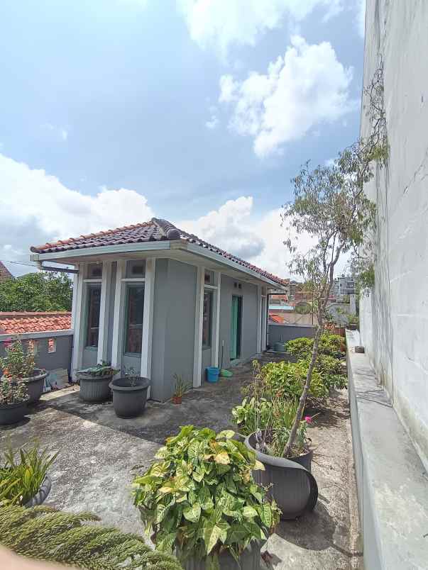 rumah sariwangi dekat kampus polban upi