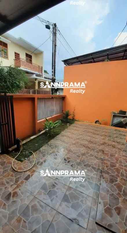 rumah second 2 lantai strategis di depok utara