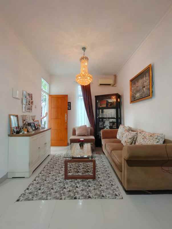 rumah second terawat dalam cluster di kalisari jaktim