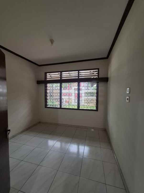 rumah secondary bebas banjir di pondok kopi jaktim