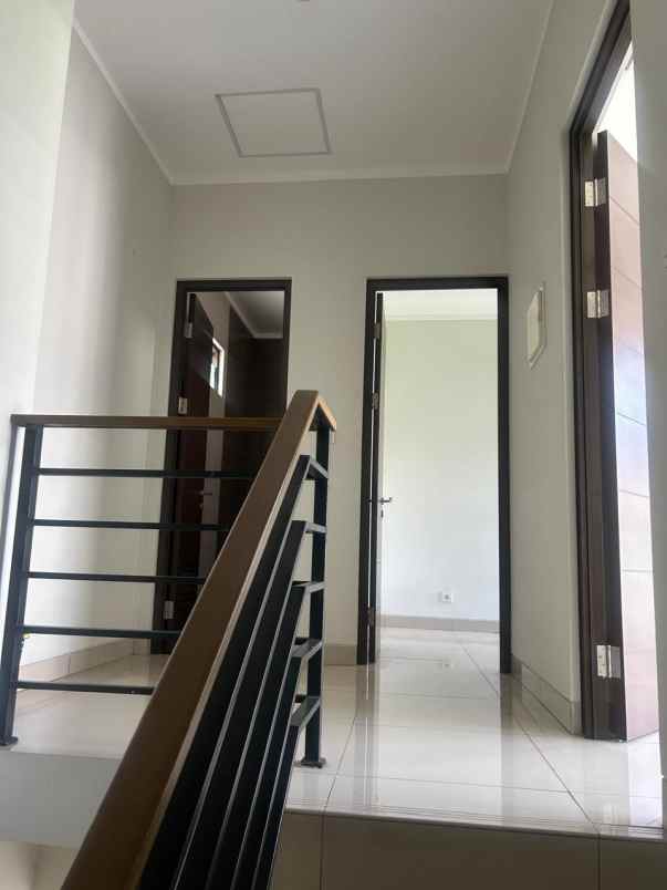 rumah siap huni di cluster burgundy summarecon bekasi