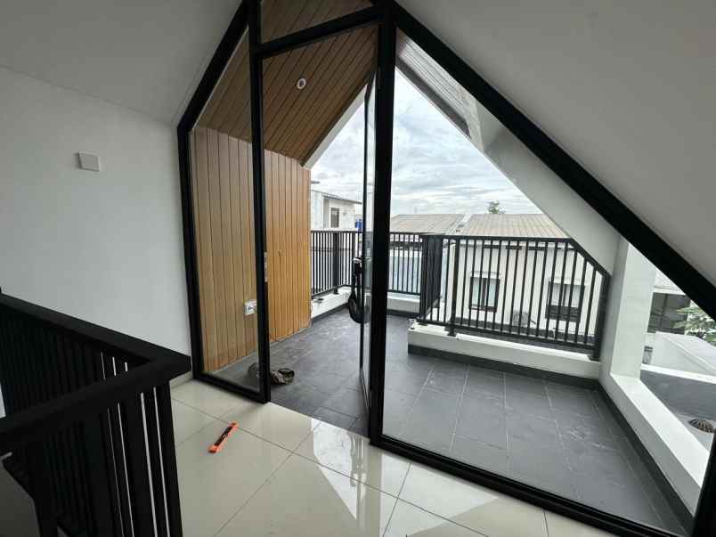 rumah siap huni di cluster mahakam jgc jakarta timur