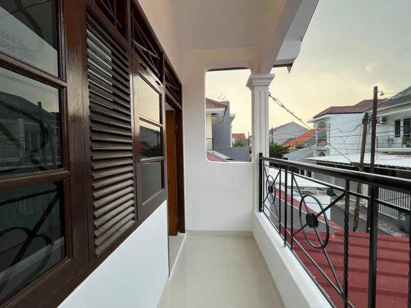 rumah siap huni di pondok bambu jakarta timur