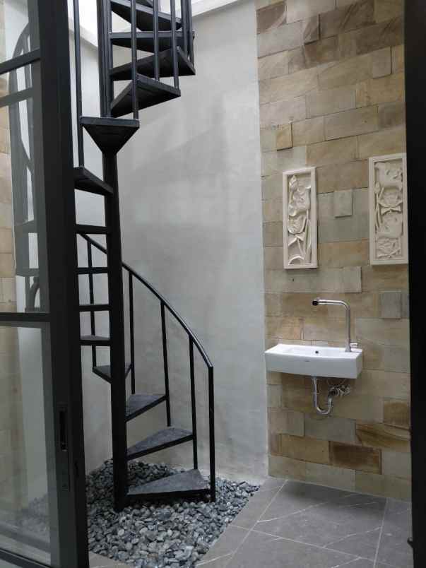 rumah siap huni lokasi strategis di griyaloka bsd