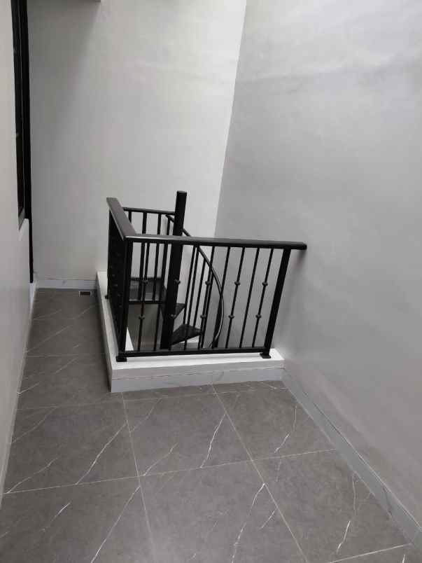 rumah siap huni lokasi strategis di griyaloka bsd