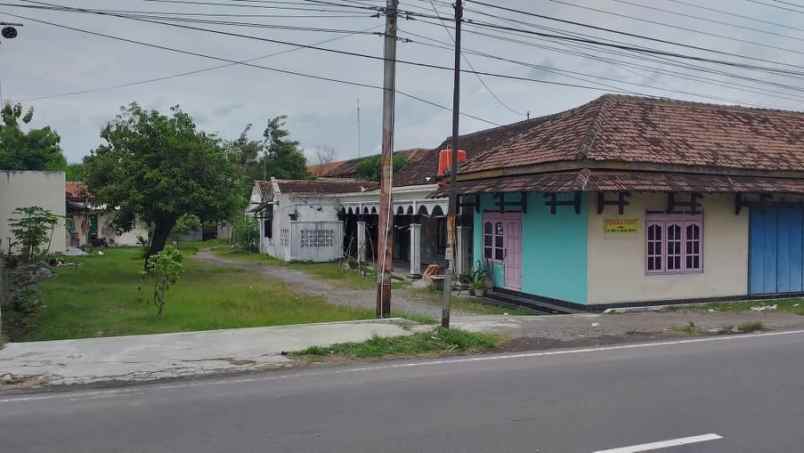 rumah tepi jl raya solo sragen