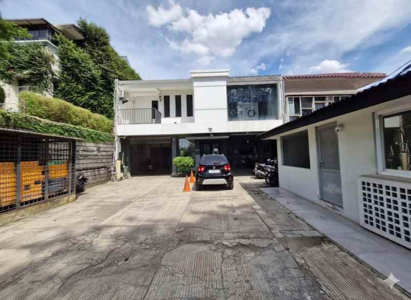 rumah zona komersial di jalan bangka jakarta selatan