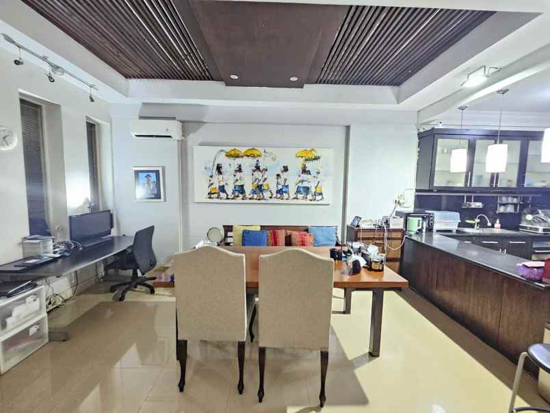 rumah zona komersial di jalan bangka jakarta selatan