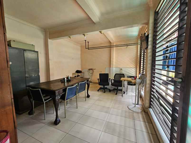 rumah zona komersial di jalan bangka jakarta selatan