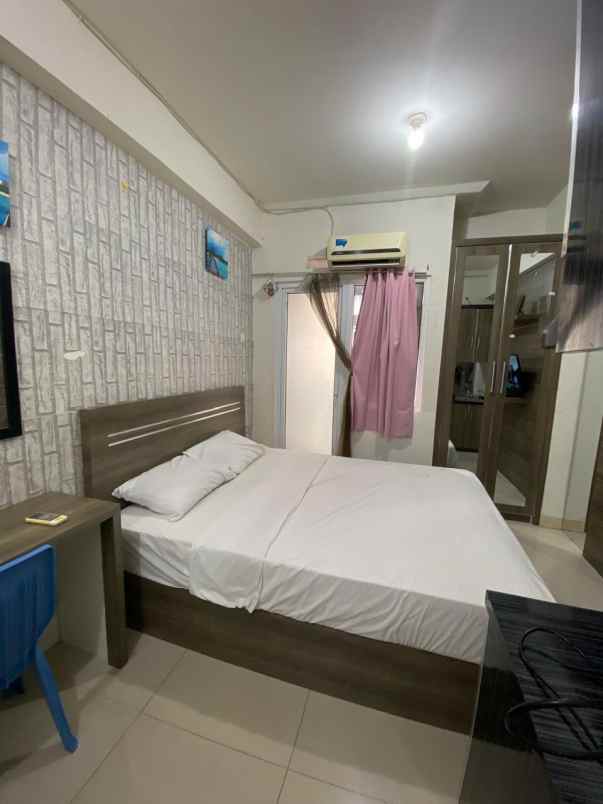 sewa apartemen studio furnish di green pramuka city