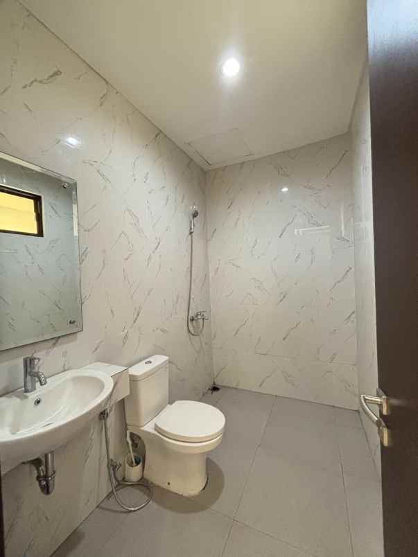 sewa rumah furnish hook lavon swan city tangerang