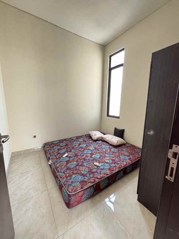 sewa rumah furnish hook lavon swan city tangerang