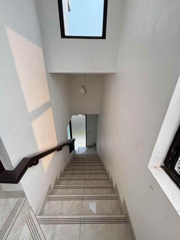 sewa rumah furnish hook lavon swan city tangerang