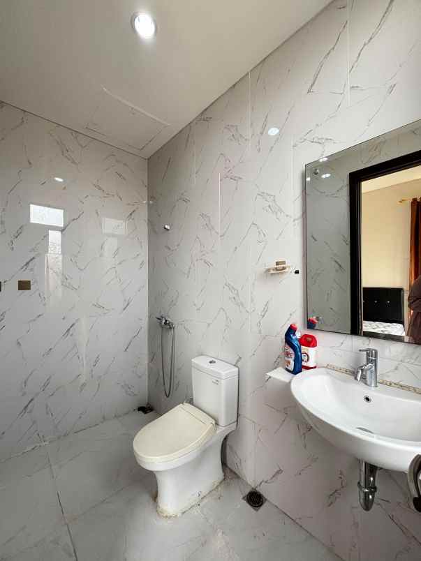 sewa rumah furnish hook lavon swan city tangerang